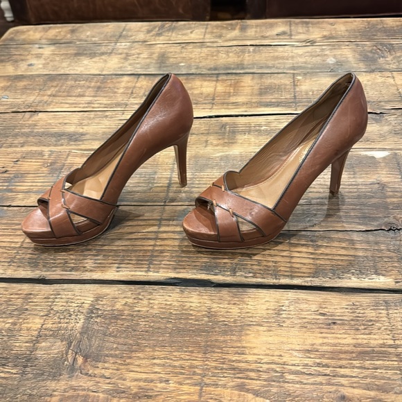 Elie Tahari platform heels - Picture 2 of 6